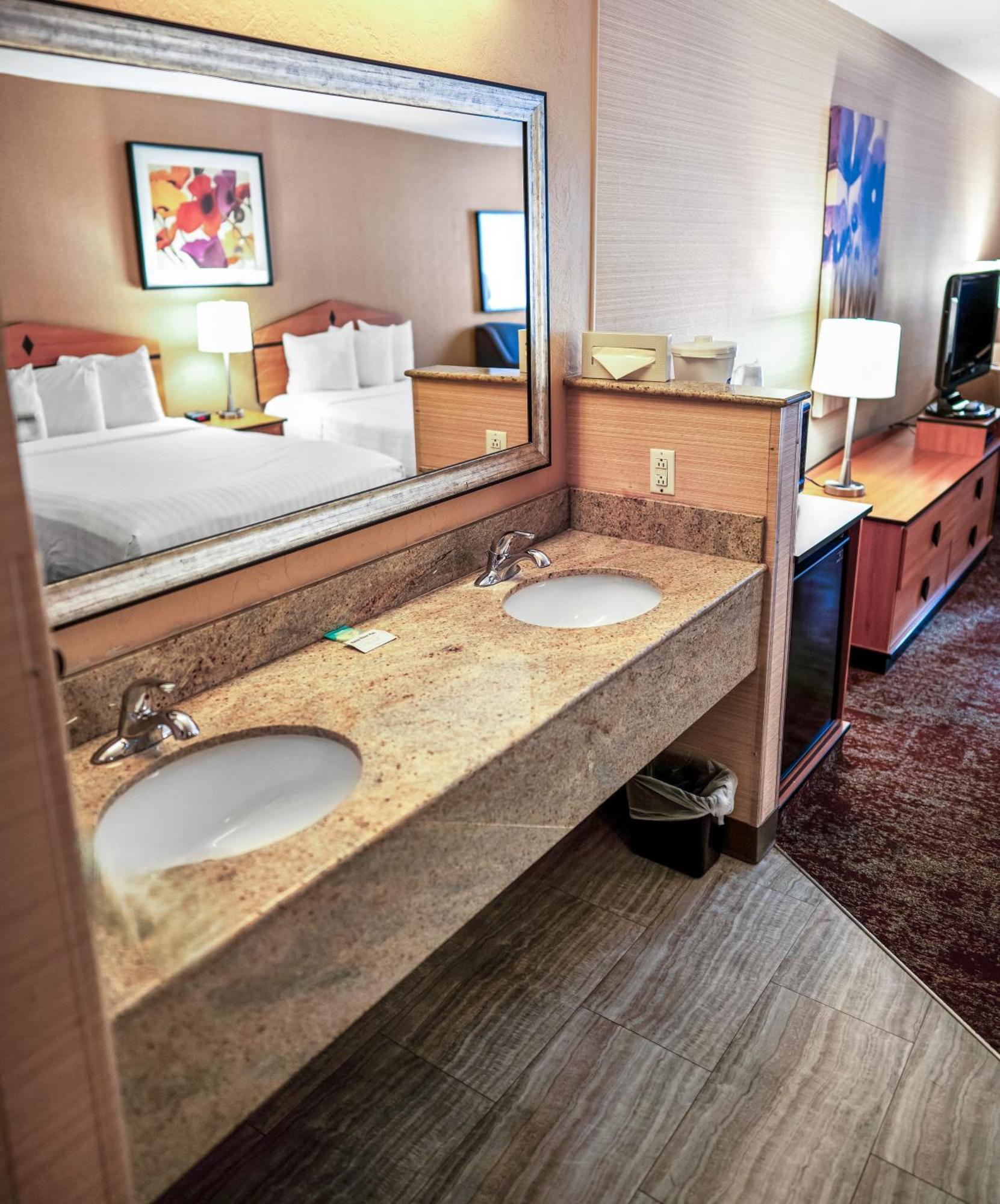 Crystal Inn Hotel & Suites - Midvalley Murray Εξωτερικό φωτογραφία